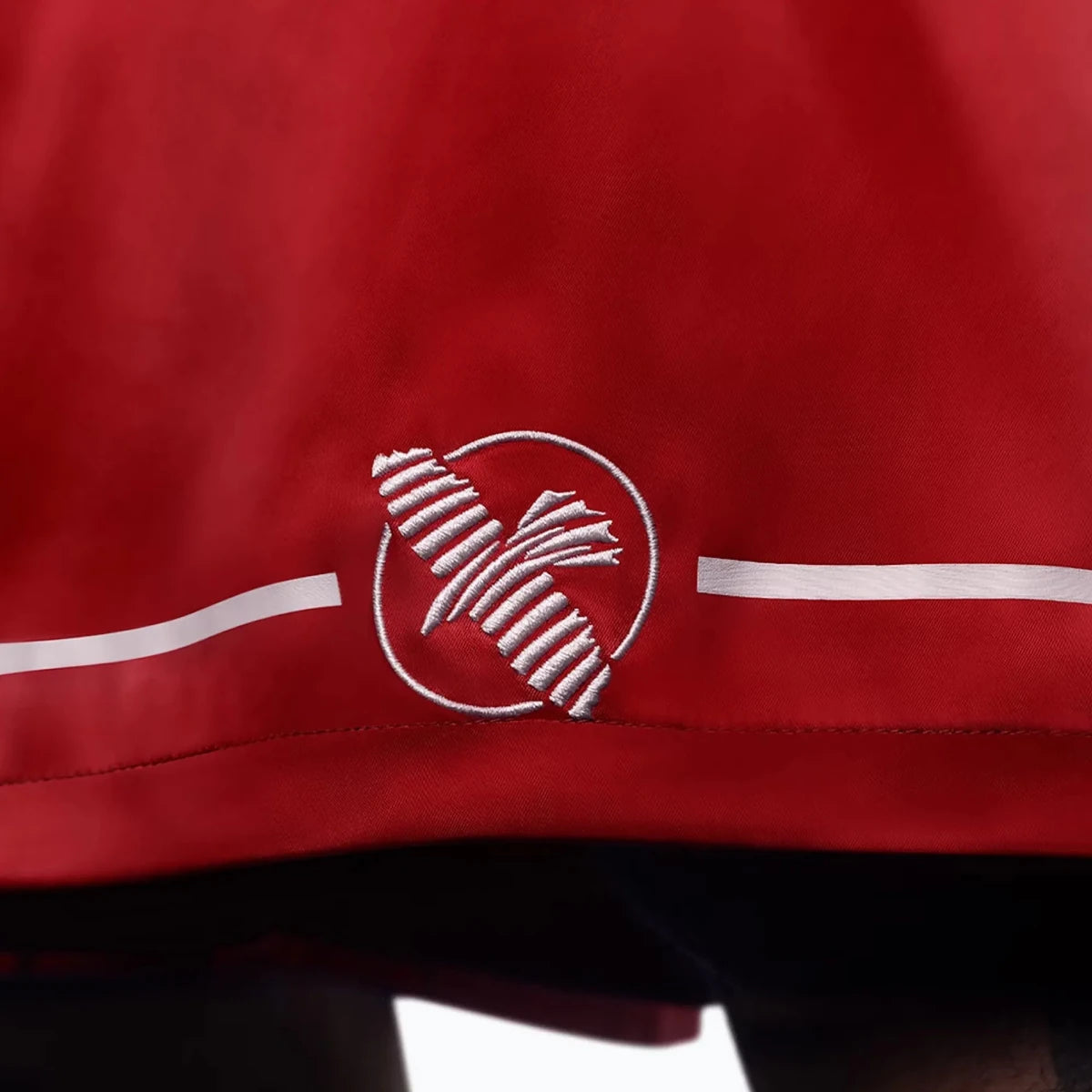 Geborduurde Hayabusa-logopatch voor rode boksshorts