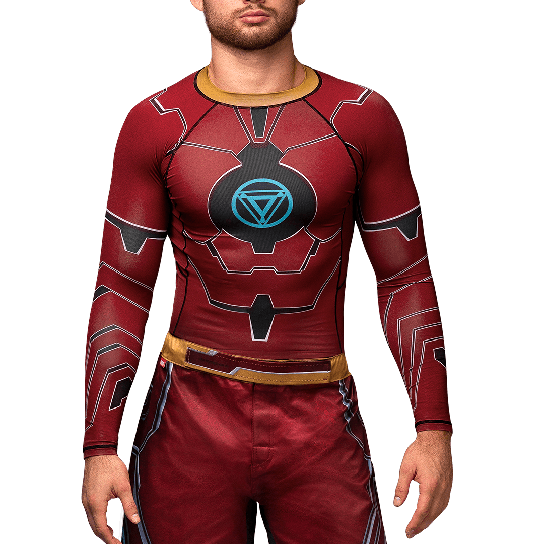 Vooraanzicht van de Hayabusa Marvel Iron Man rashguard met lange mouwen en het pantserontwerp van Tony Stark