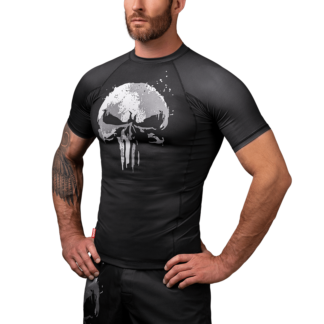 Vooraanzicht van de zwarte Hayabusa Marvel The Punisher rashguard met het iconische schedellogo