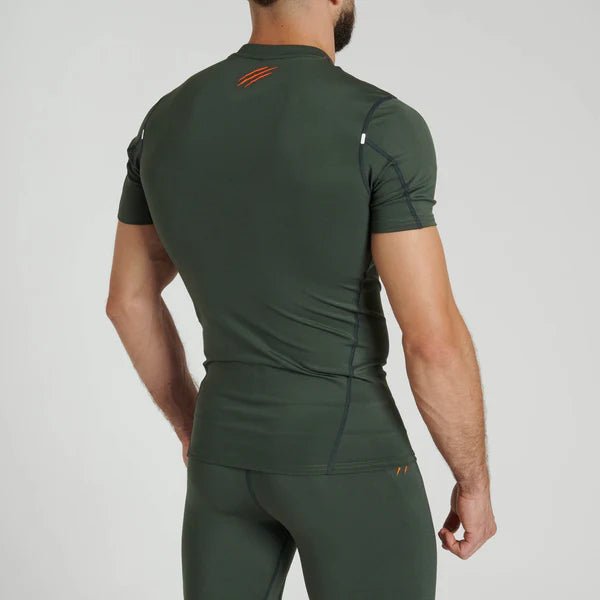 Vista traseira da camisa de treinamento verde Leone 1947 Primal Instinct