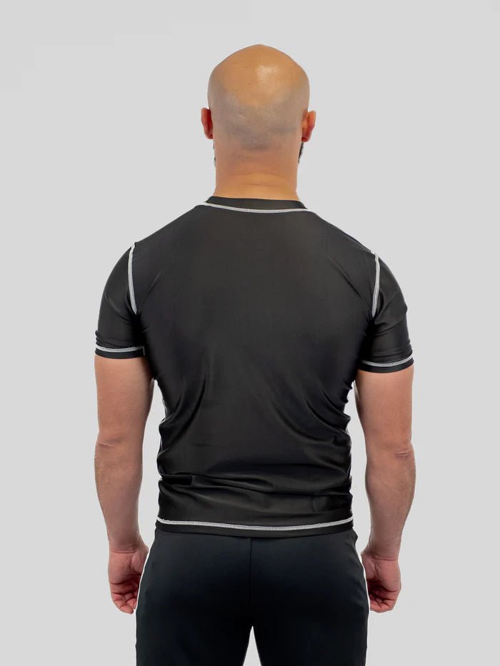 Vista traseira rashguard masculino Metal Boxing proteção traseira preta e ajuste ergonômico
