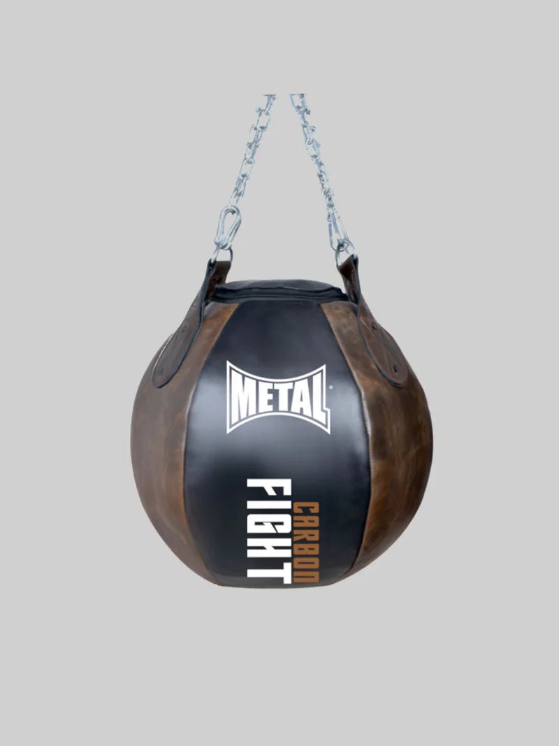 Vista frontal do saco de pancadas Metal Boxe Monster Ball Carbon 12, design vintage de couro de búfalo preto e marrom