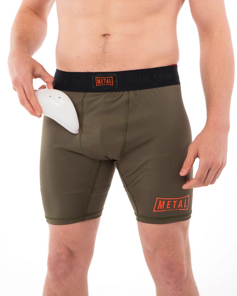 Framifrån kompressionsshorts för män Metal Boxe olivgrön Metal Sports kollektion