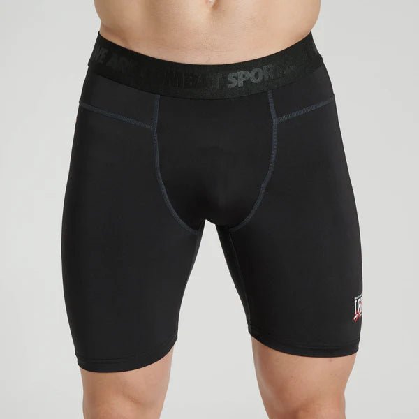 Vedere frontală a pantalonilor scurți negri de compresie Leone Primal Instinct