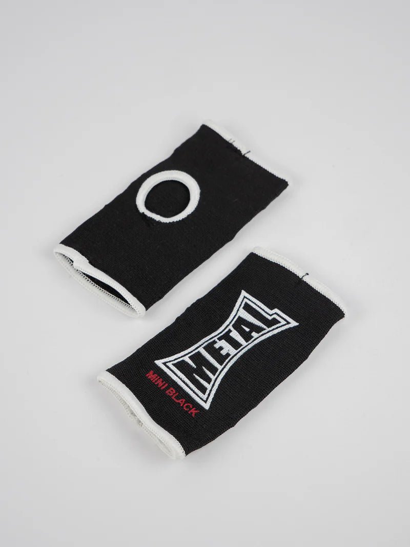 Paire de gants de boxe Metal noirs demi-doigts étalés, détail du tissu élastique pour enfants 6-10 ans