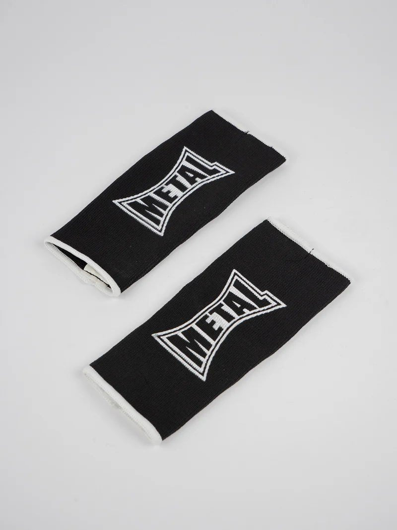 Paire de gants demi-doigts Metal Boxe noirs disposés, détail du tissu élastique