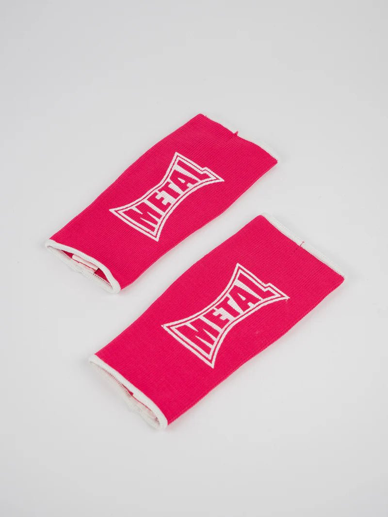 Paire de gants demi-doigts Metal Boxe roses disposés, détail du tissu élastique