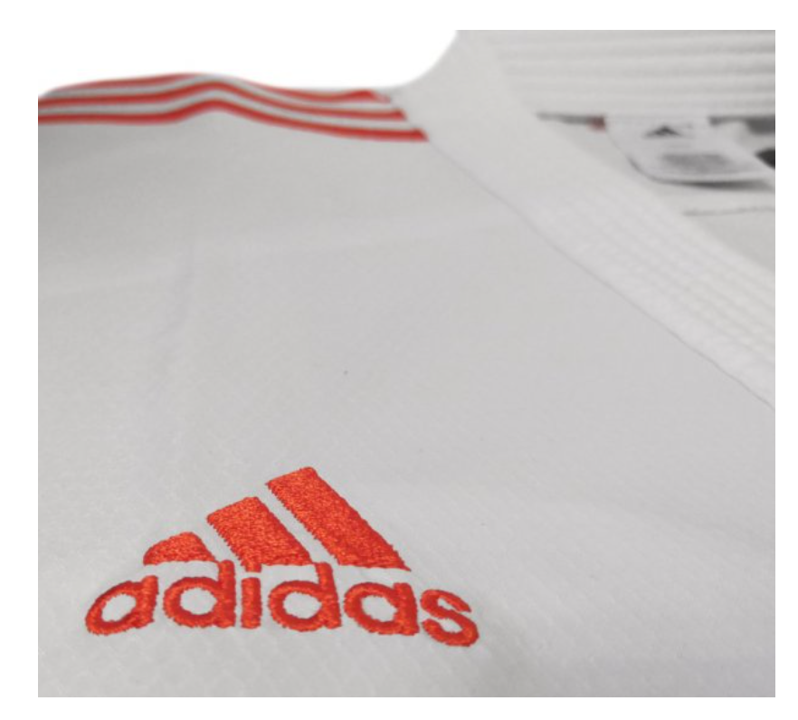 Karategi Adidas Adlight Primegreen con strisce rosse