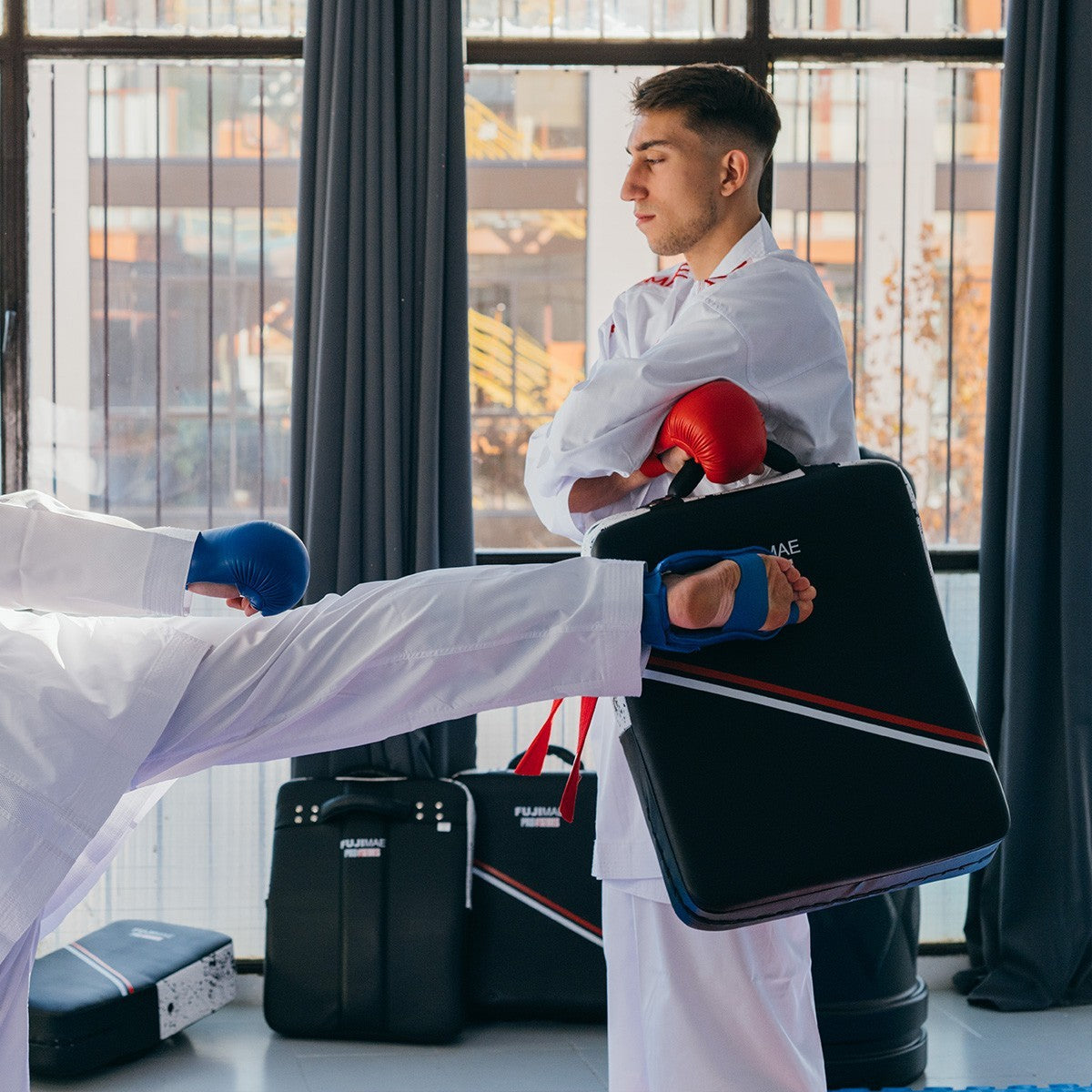 Scudo Ricurvo Low Kick Pro Series