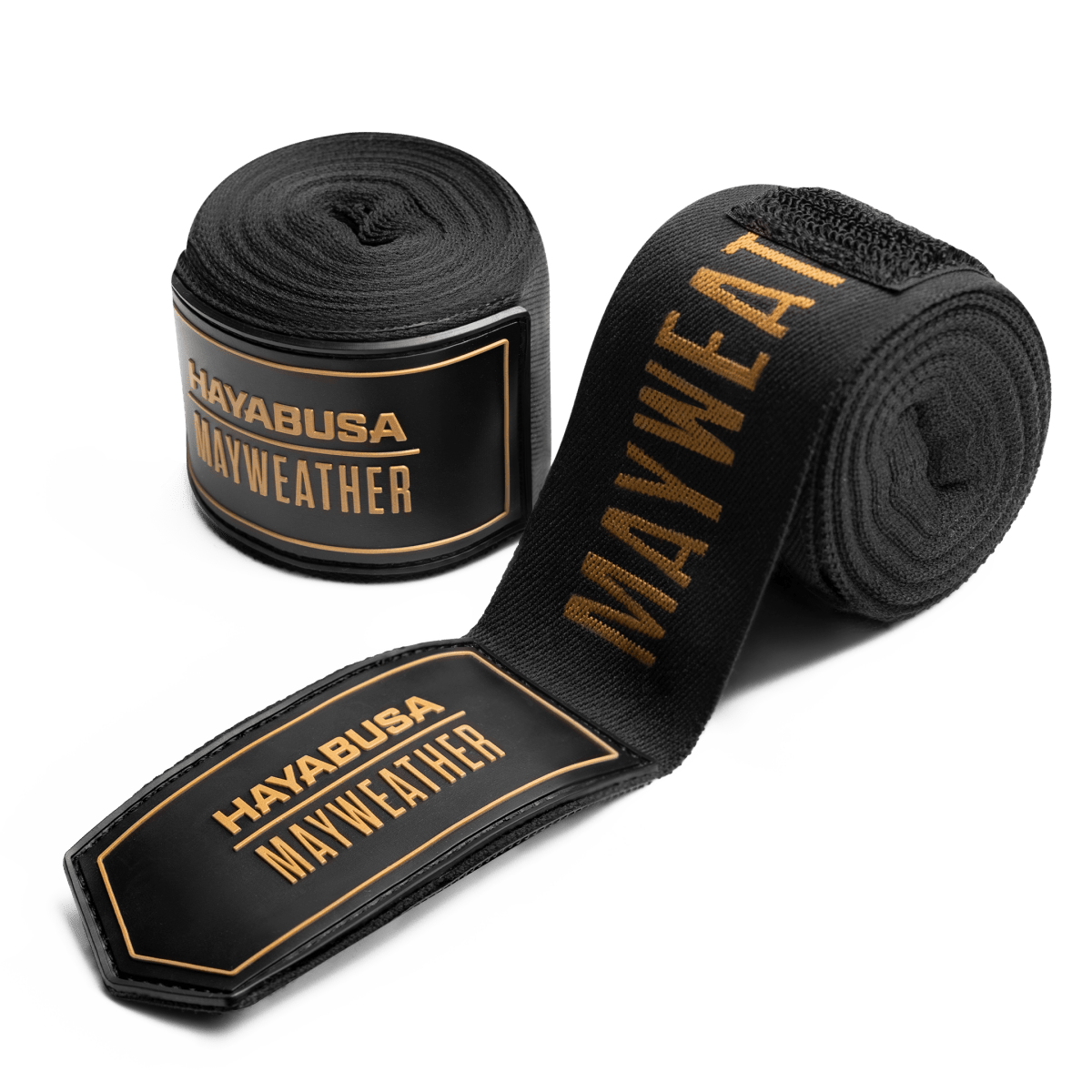Ett par rullade Mayweather 180 tum Deluxe boxningsbandage i svart och guld, huvudvy