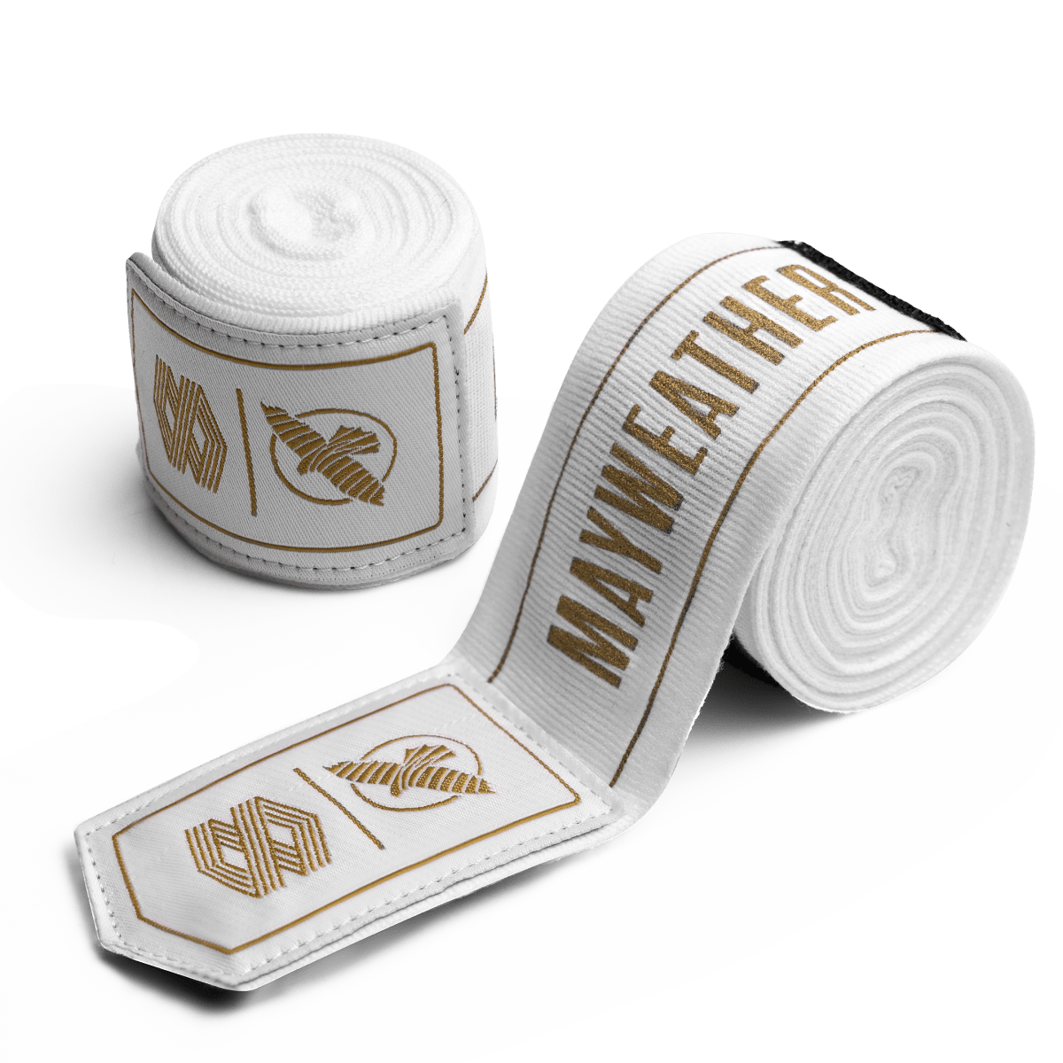 Ett par Mayweather Hayabusa 180 tums rullade elastiska bandage, rent vita med guld "MAYWEATHER" och "TMOB" detaljer och logotyper