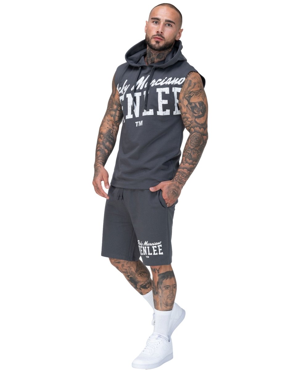 Zijaanzicht van het BenLee mouwloze sweatshirt met schouderbreedte