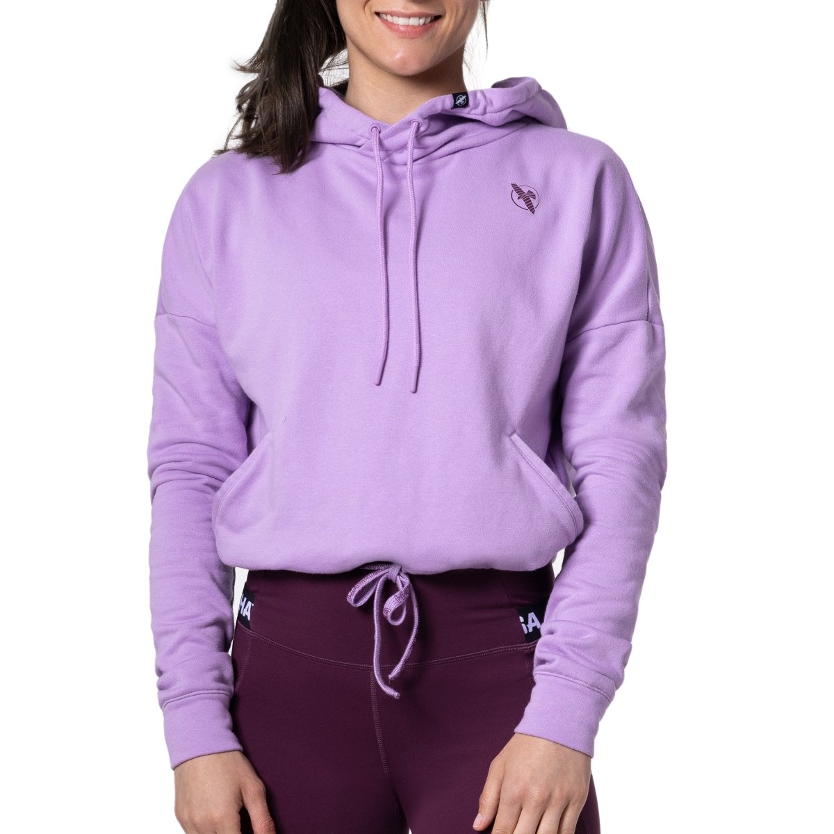 Vue de face du sweat court Hayabusa rose lavande, silhouette moderne avec épaules descendues