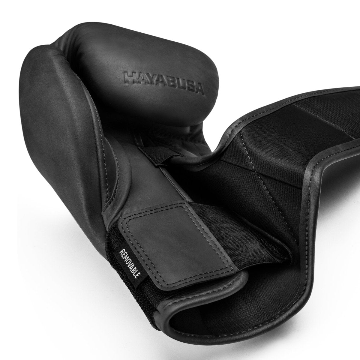 Weergave van de zwarte Hayabusa T360 enkele handschoen met detail van de Dual-X sluiting en steunbanden