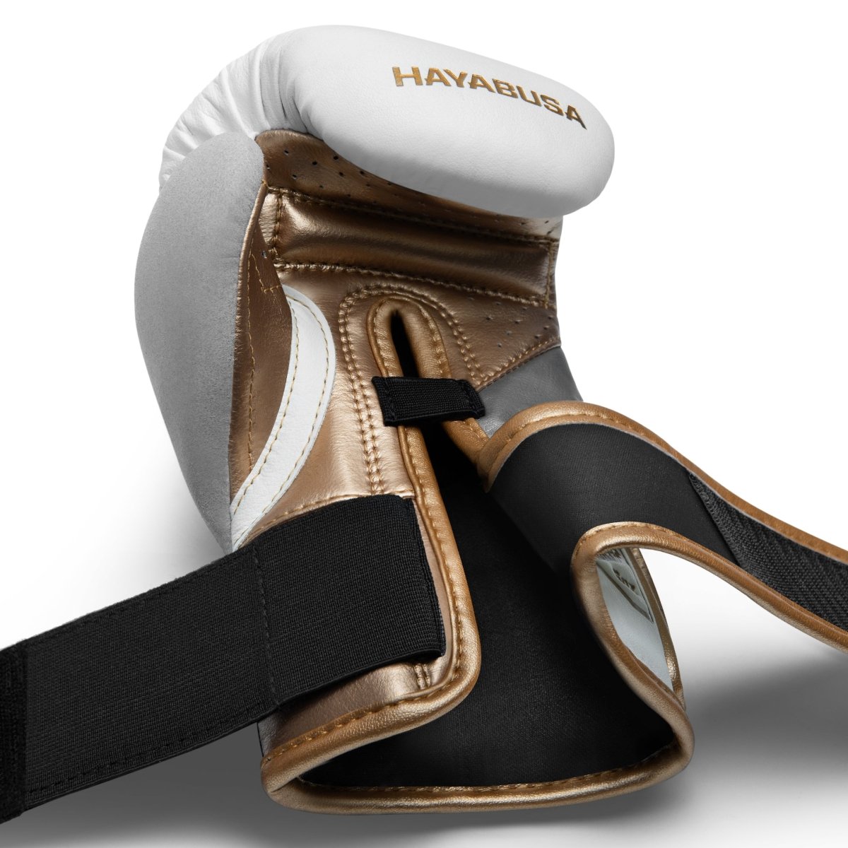 Detail van de open Dual-X-bandjes van de witte en gouden handschoenen