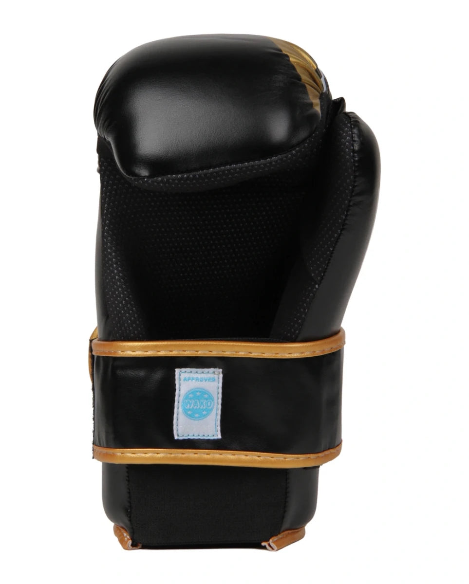 Detalj av den öppna handflatan på Point Fighting-handsken för maximal ventilation och grepp