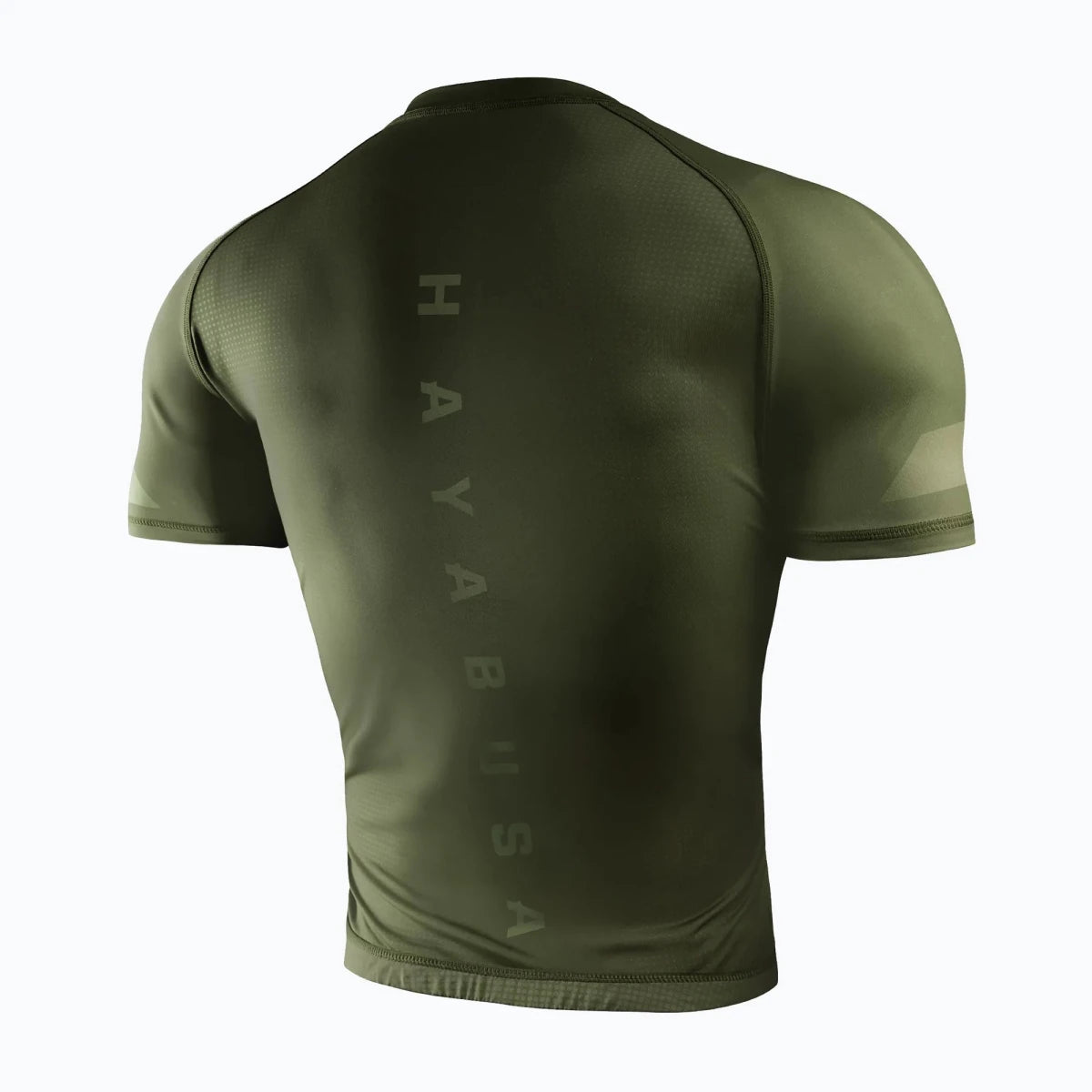 Rash guard hijau Hayabusa berpotongan ergonomis untuk olahraga pertarungan.