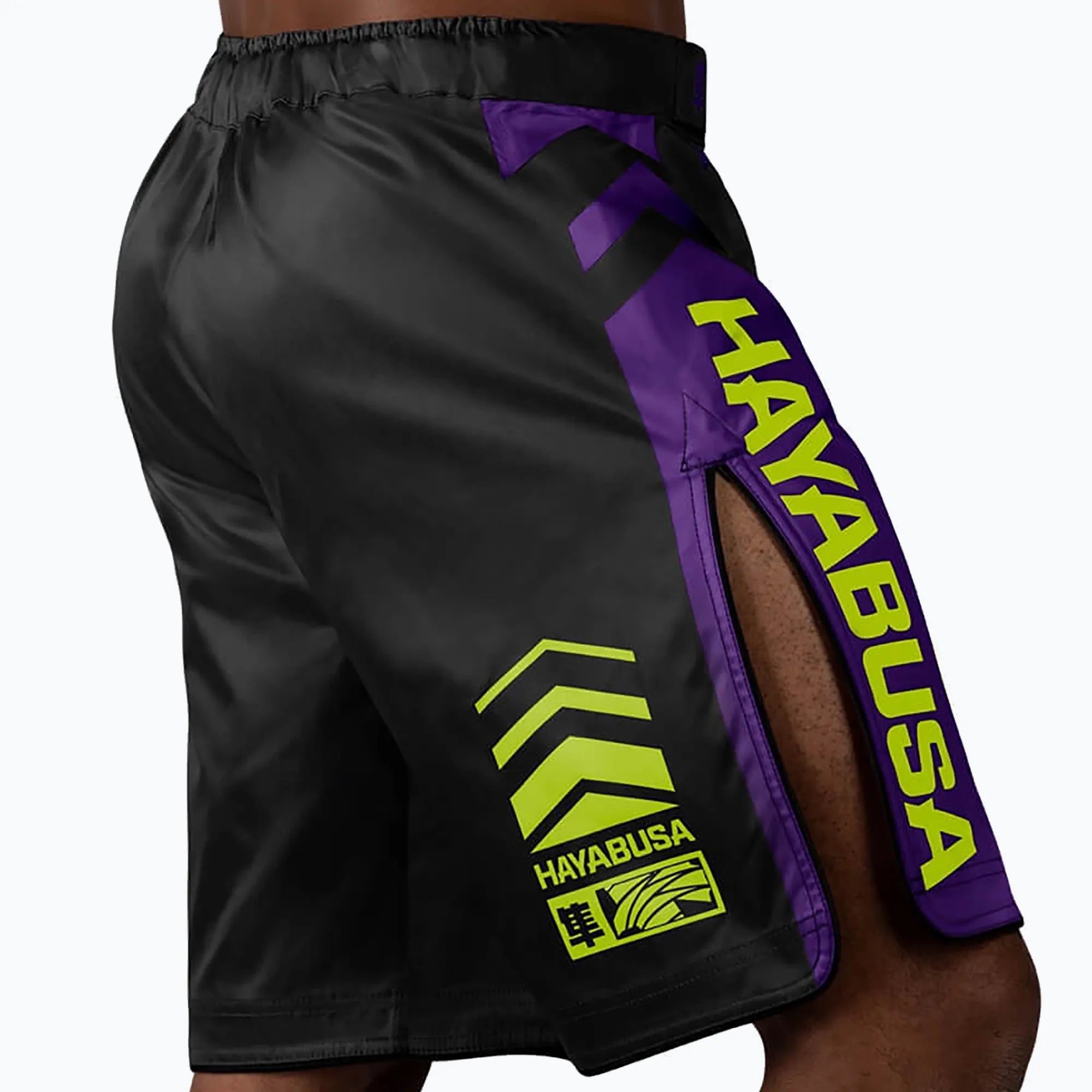 Dettaglio chiusura e grip in silicone interno dei pantaloncini Hayabusa neri.