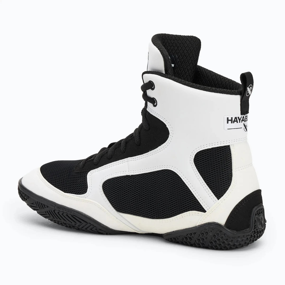 Chaussures de boxe Hayabusa Pro à silhouette légère, profil latéral blanc et noir.