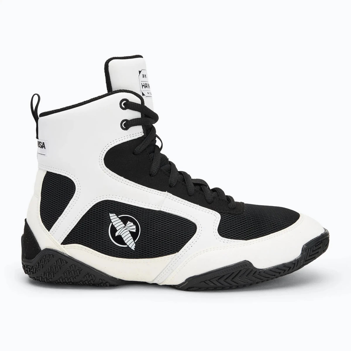 Détail de laçage et languette technique chaussures de boxe Hayabusa blanches.