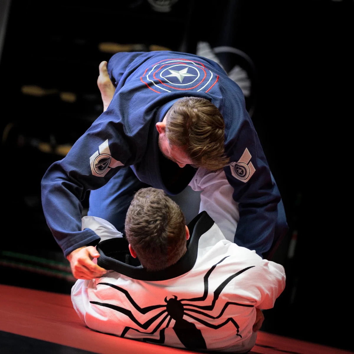 Binnenvoering versierd met een Marvel-thema voor de Hayabusa Captain America Gi.