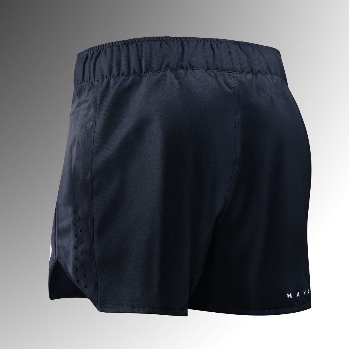 Achteraanzicht van de blauwe Hayabusa Apex-short, benadrukt de flexibiliteit van het stretchmateriaal