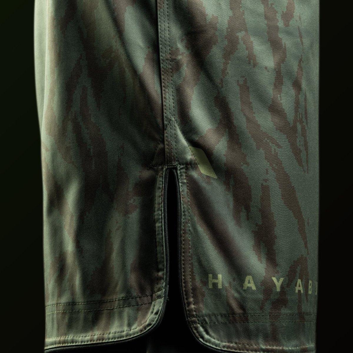 mma-shorts-hayabusa-apex-mitt-lår-grön-sida