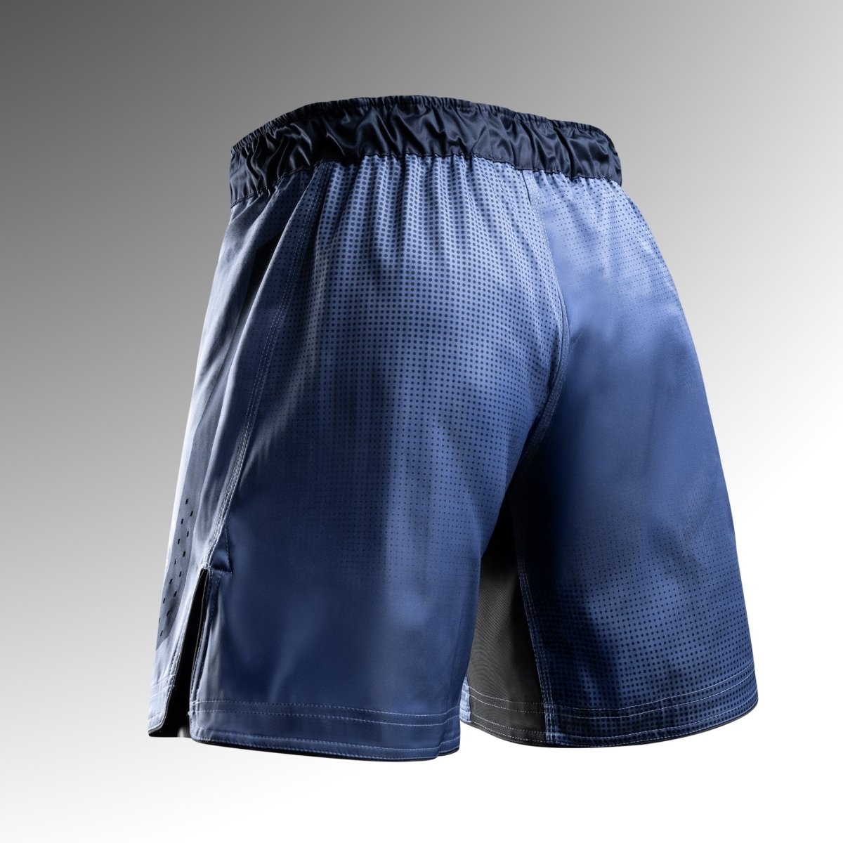 Vue arrière du short MMA Hayabusa Core 3/4 bleu, taille doublée en silicone antidérapant