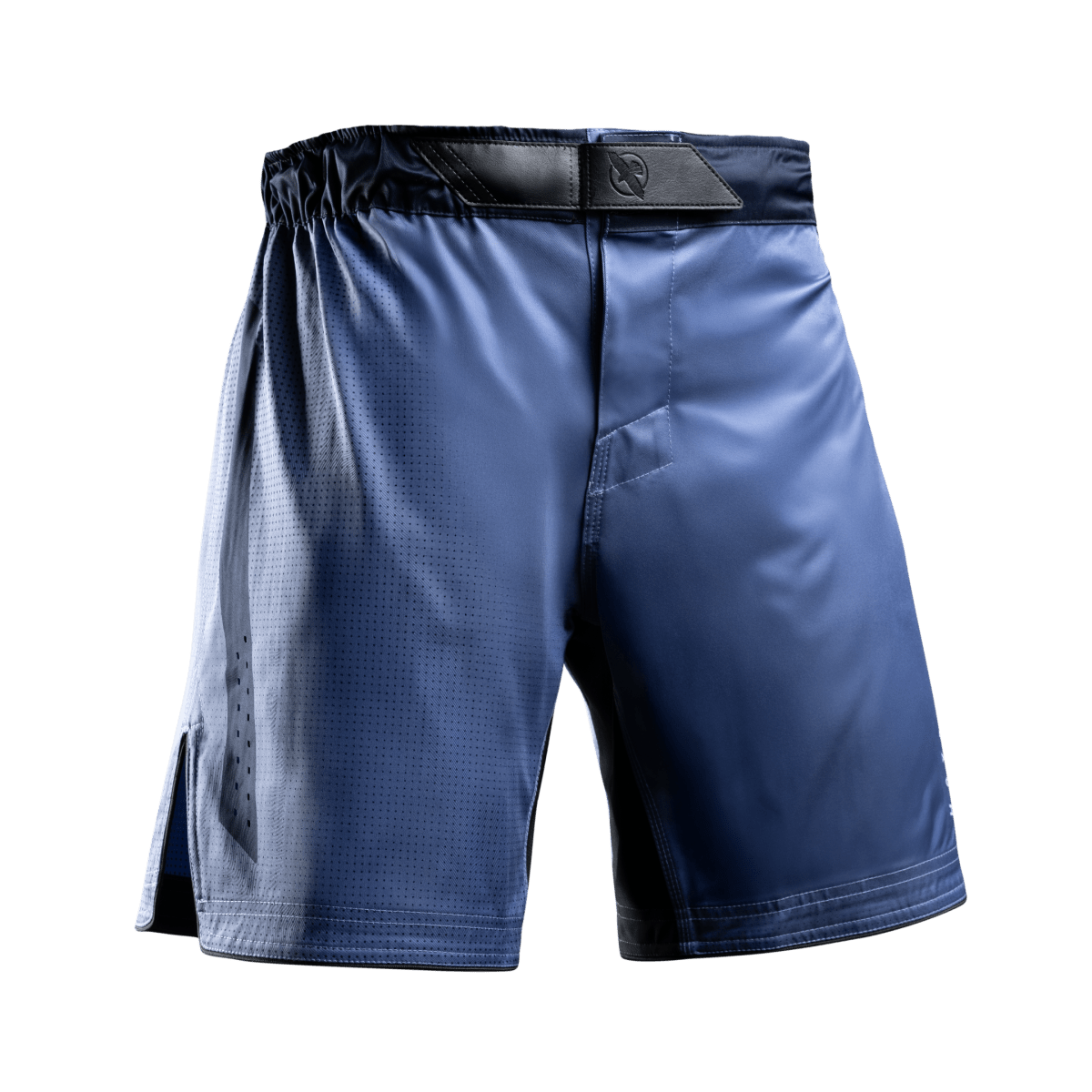 Vue de face du short bleu Hayabusa Core 3/4 Thigh MMA, panneaux stretch à l'intérieur des cuisses