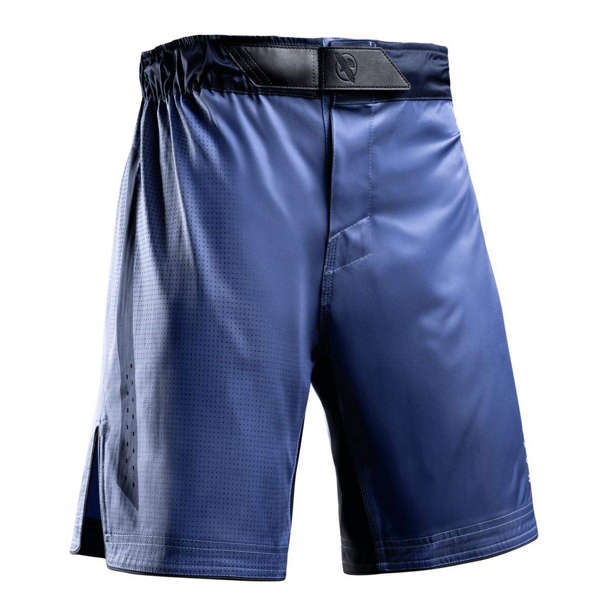 Framifrån av de blå Hayabusa Core MMA-shortsen i full längd med silikonlåst midjeband