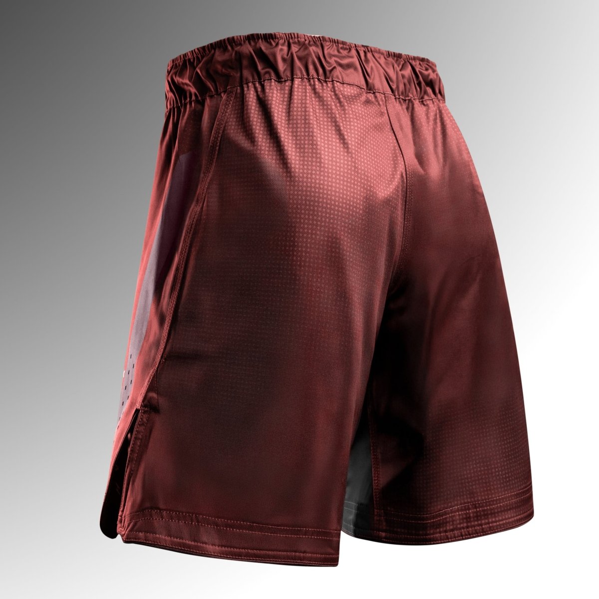 Bakifrån av de röda Hayabusa Core Full-Length MMA-shortsen, full täckning för BJJ och MMA