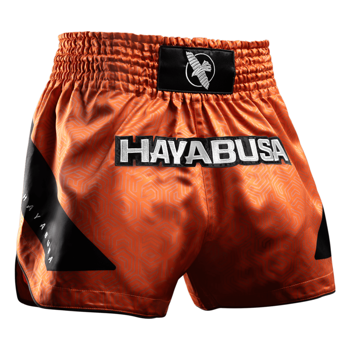 Oranžové šortky Muay Thai Hayabusa Core při pohledu zepředu ze saténové látky