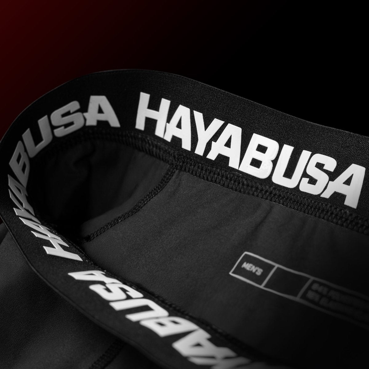 Detail van de tailleband met siliconen grip van de officiële rood-zwarte UFC BJJ-shorts