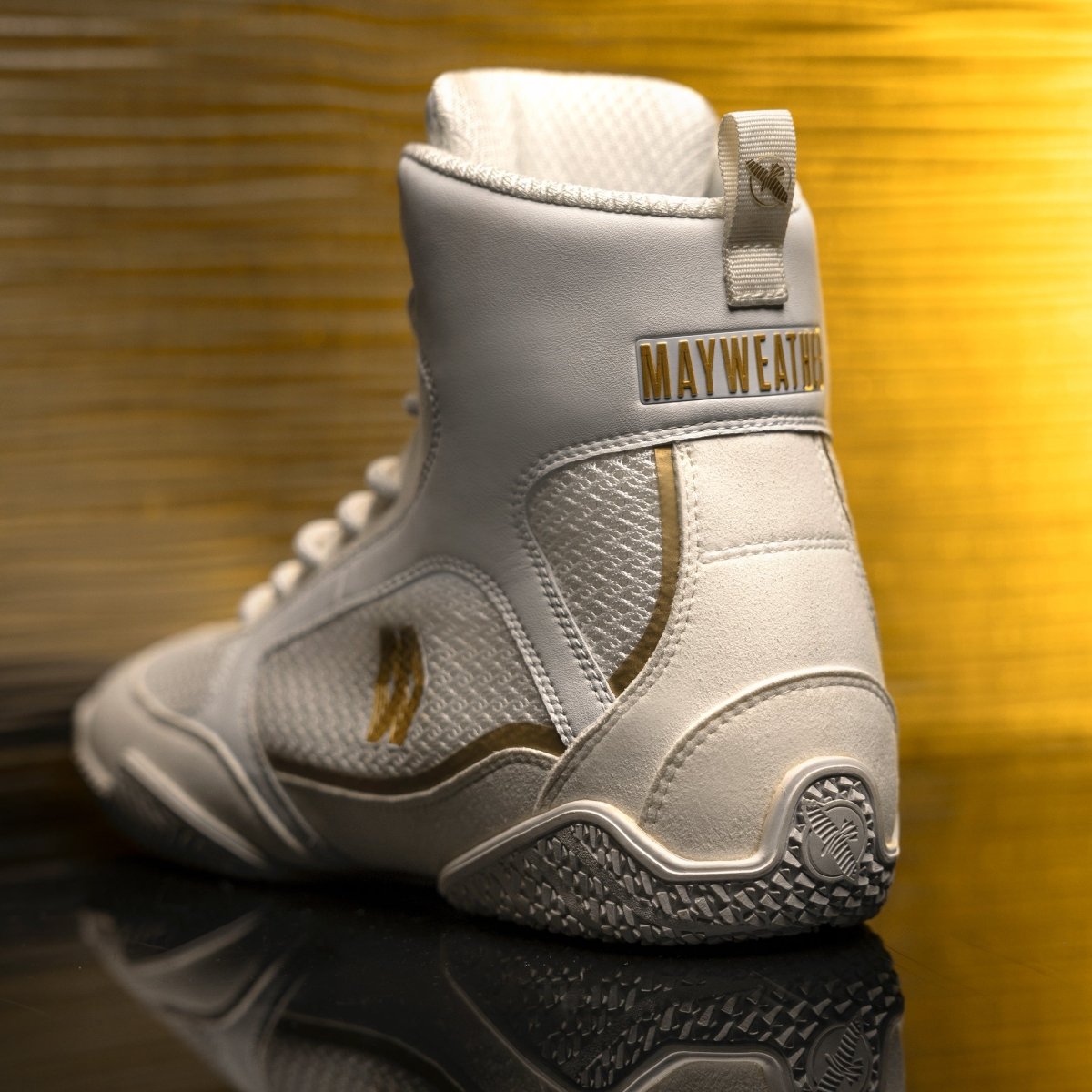 Vedere din spate a pantofului de box Mayweather Champ alb cu șireturi înalte